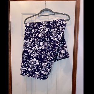 Navy Floral Avenue Capris